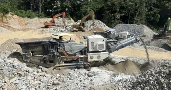 200tph-Crawler-type-Mobile-Crushing-Plant-in-Malaysia01